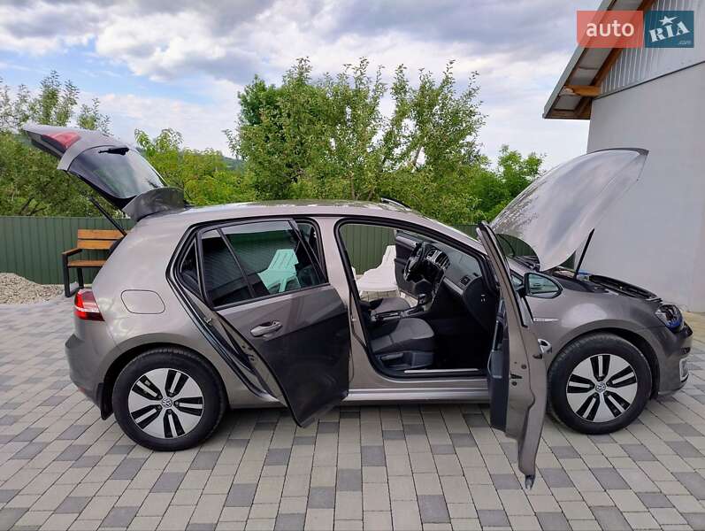 Хэтчбек Volkswagen e-Golf 2015 в Косове
