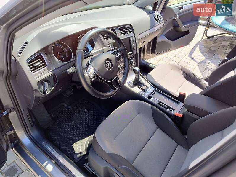 Хэтчбек Volkswagen e-Golf 2015 в Косове