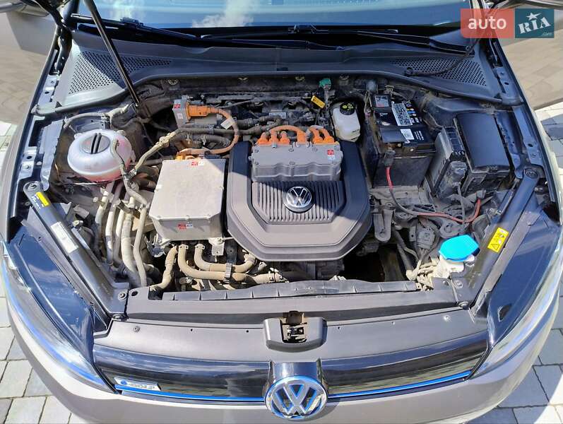 Хэтчбек Volkswagen e-Golf 2015 в Косове