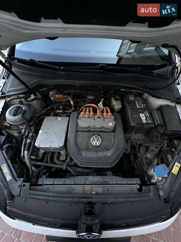 Хетчбек Volkswagen e-Golf 2015 в Шепетівці