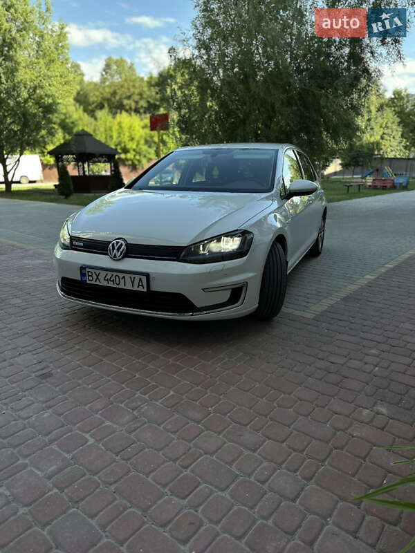 Хетчбек Volkswagen e-Golf 2015 в Шепетівці
