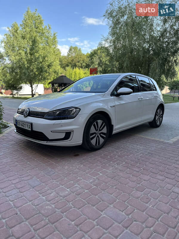 Хетчбек Volkswagen e-Golf 2015 в Шепетівці