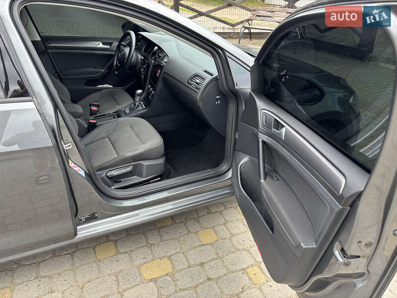 Хэтчбек Volkswagen e-Golf 2018 в Косове