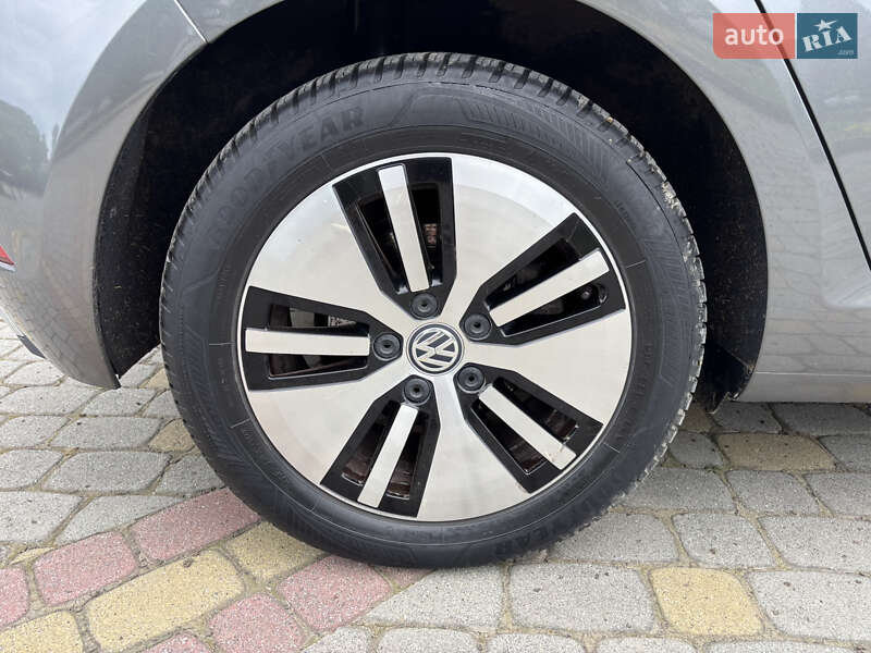 Хэтчбек Volkswagen e-Golf 2018 в Косове