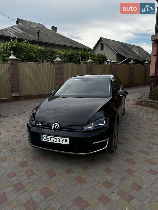 Хетчбек Volkswagen e-Golf 2016 в Чернівцях