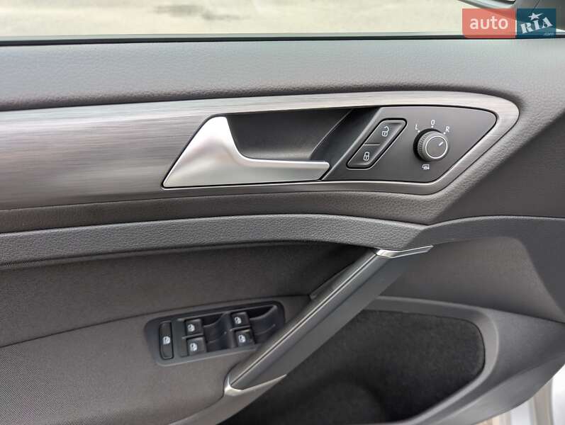 Хетчбек Volkswagen e-Golf 2020 в Вінниці