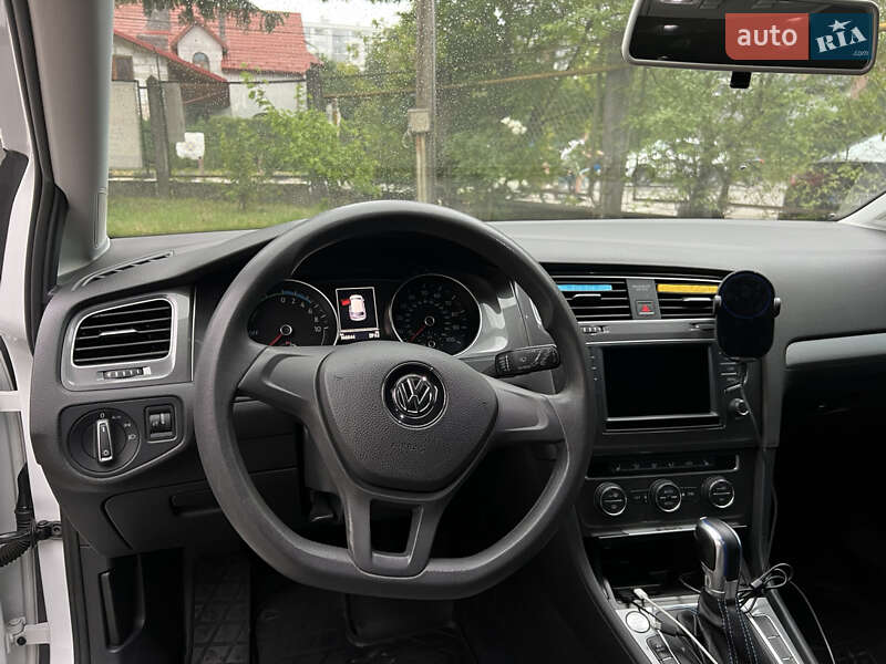 Хетчбек Volkswagen e-Golf 2016 в Львові