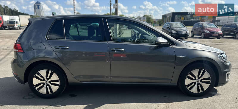 Хэтчбек Volkswagen e-Golf 2019 в Киеве