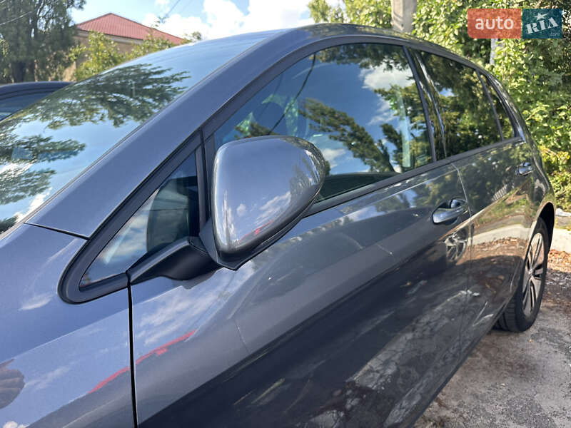 Хэтчбек Volkswagen e-Golf 2019 в Киеве