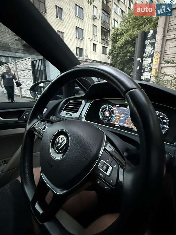 Хетчбек Volkswagen e-Golf 2019 в Дніпрі
