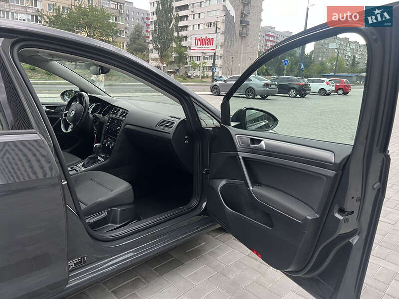 Хэтчбек Volkswagen e-Golf 2020 в Днепре