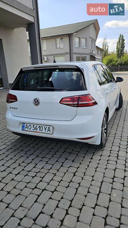 Хэтчбек Volkswagen e-Golf 2015 в Мукачево