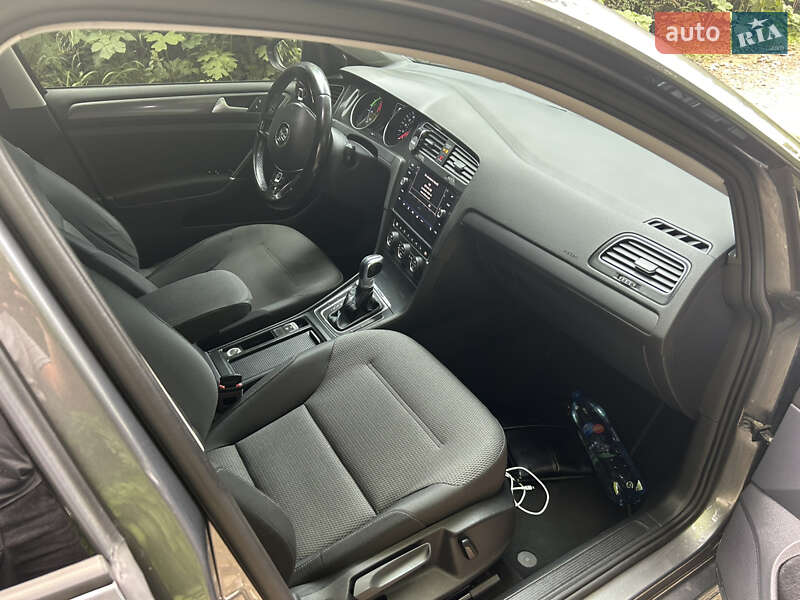 Хэтчбек Volkswagen e-Golf 2017 в Отынии