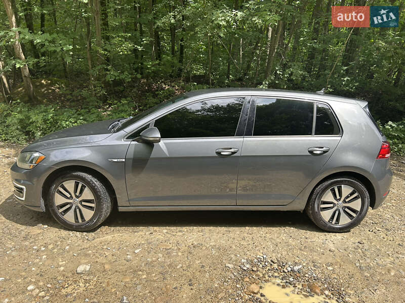 Хэтчбек Volkswagen e-Golf 2017 в Отынии