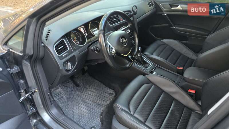 Хэтчбек Volkswagen e-Golf 2017 в Полтаве