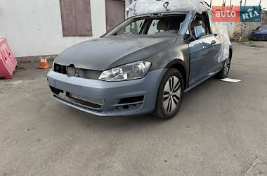 Хэтчбек Volkswagen e-Golf 2015 в 