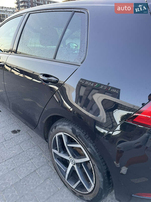 Хетчбек Volkswagen e-Golf 2018 в Ужгороді