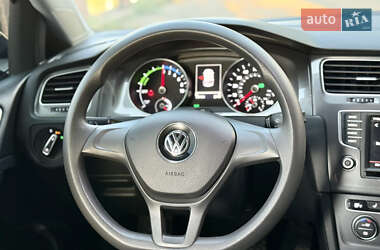 Хэтчбек Volkswagen e-Golf 2015 в 