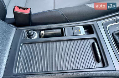 Хэтчбек Volkswagen e-Golf 2015 в 