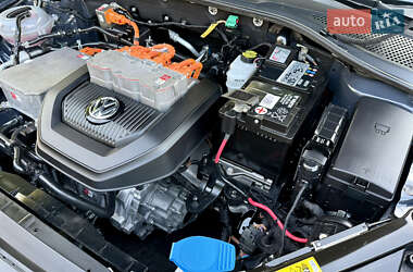 Хэтчбек Volkswagen e-Golf 2015 в 