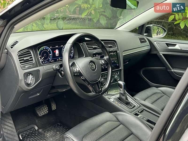 Хэтчбек Volkswagen e-Golf 2019 в Ровно