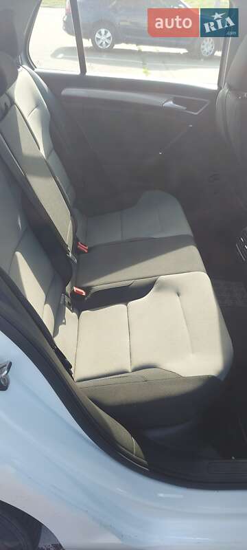 Хэтчбек Volkswagen e-Golf 2015 в Киеве фото 8 Хэтчбек Volkswagen e-Golf 2015 в Киеве