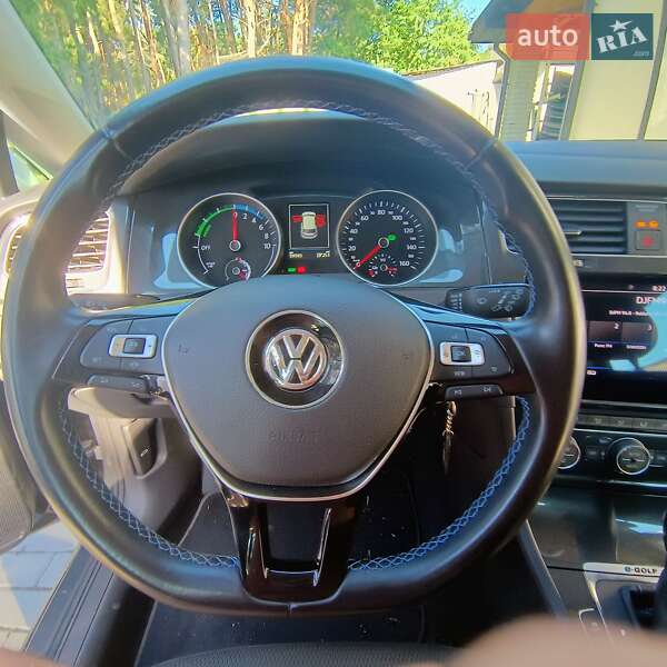 Хэтчбек Volkswagen e-Golf 2020 в Киеве