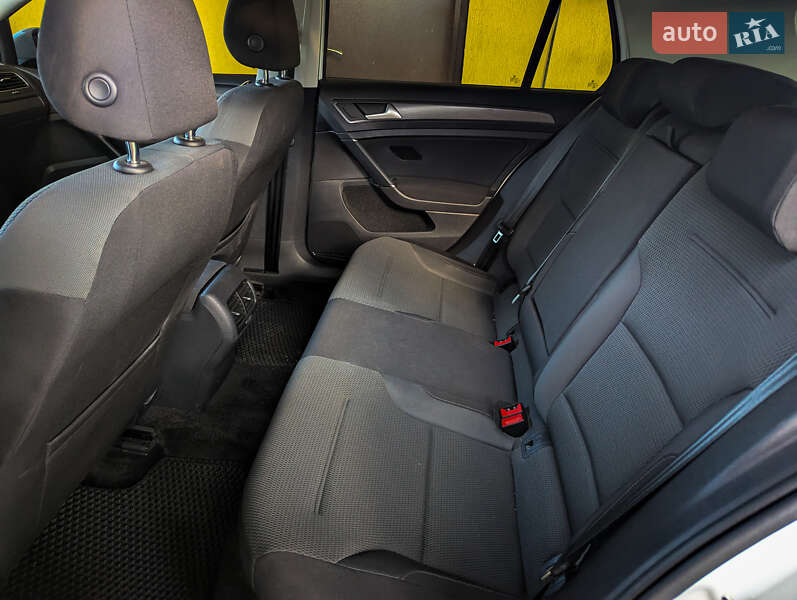 Хетчбек Volkswagen e-Golf 2020 в Дніпрі