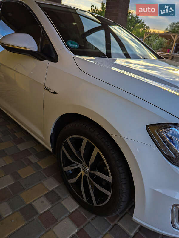 Хетчбек Volkswagen e-Golf 2020 в Дніпрі