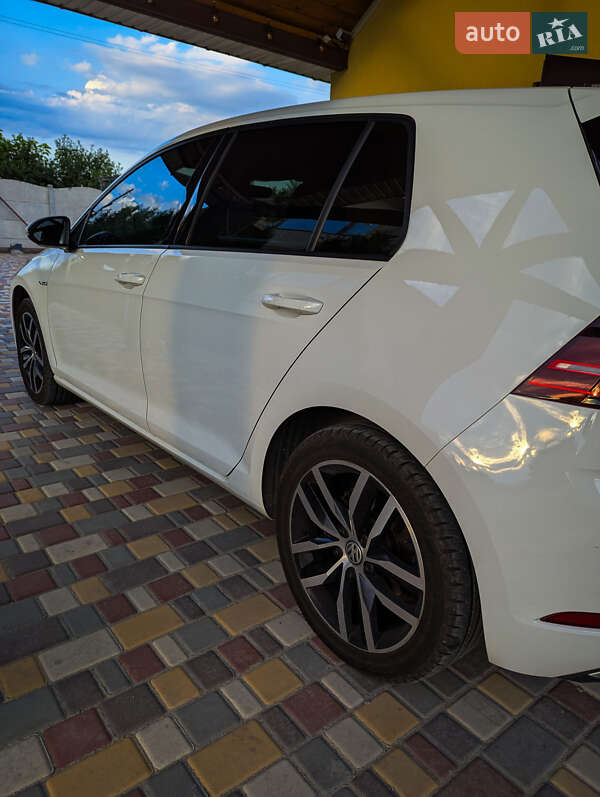 Хетчбек Volkswagen e-Golf 2020 в Дніпрі