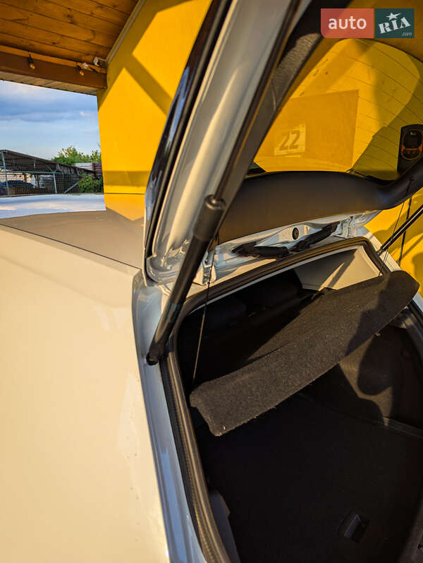 Хетчбек Volkswagen e-Golf 2020 в Дніпрі