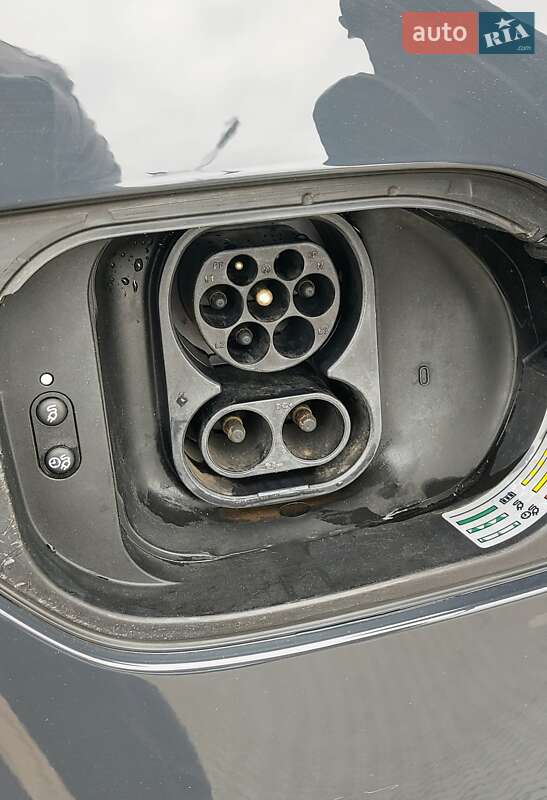 Хэтчбек Volkswagen e-Golf 2020 в Киеве