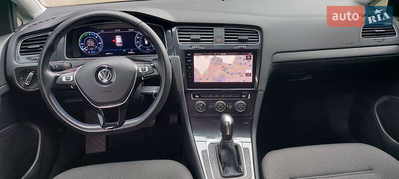 Хэтчбек Volkswagen e-Golf 2020 в Киеве