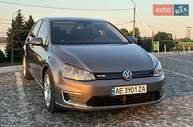 Хетчбек Volkswagen e-Golf 2015 в Дніпрі