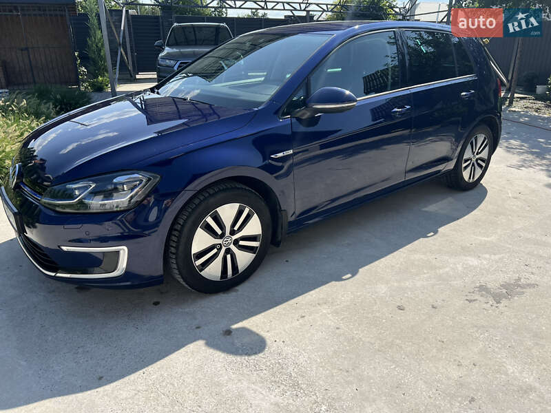 Хэтчбек Volkswagen e-Golf 2017 в Киеве