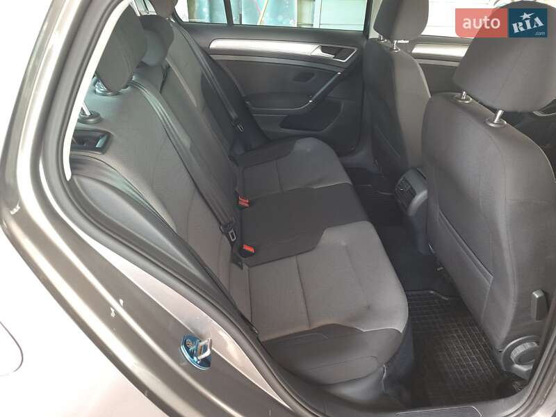 Хетчбек Volkswagen e-Golf 2015 в Запоріжжі