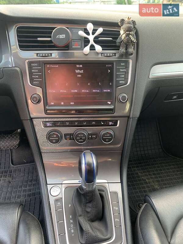 Хетчбек Volkswagen e-Golf 2014 в Мукачевому