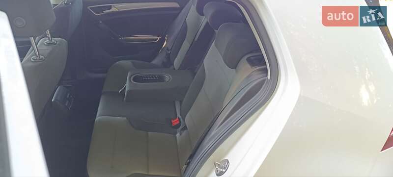 Хетчбек Volkswagen e-Golf 2014 в Житомирі