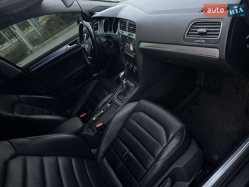 Хэтчбек Volkswagen e-Golf 2015 в Могилев-Подольске фото 31 Хэтчбек Volkswagen e-Golf 2015 в Могилев-Подольске