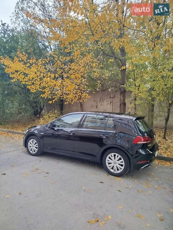 Хетчбек Volkswagen e-Golf 2018 в Івано-Франківську