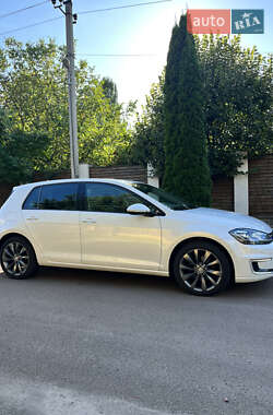 Хэтчбек Volkswagen e-Golf 2018 в Киеве