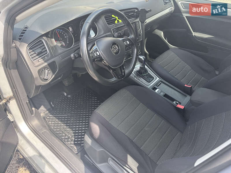 Хэтчбек Volkswagen e-Golf 2016 в Львове