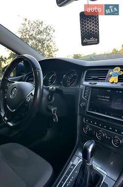 Хэтчбек Volkswagen e-Golf 2014 в Житомире