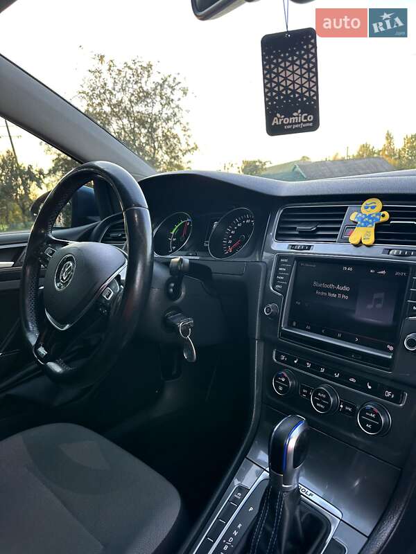 Хетчбек Volkswagen e-Golf 2014 в Житомирі