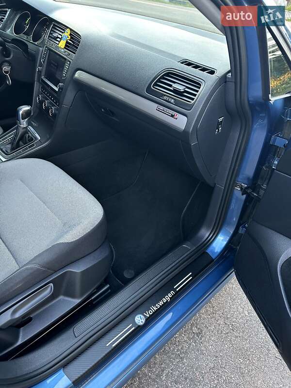 Хетчбек Volkswagen e-Golf 2014 в Житомирі