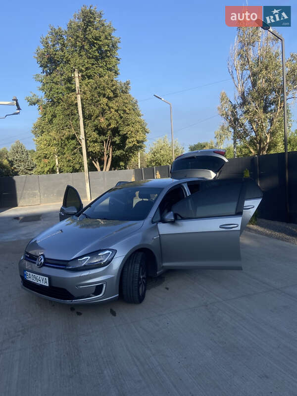 Хэтчбек Volkswagen e-Golf 2017 в Кривом Роге фото 7 Хэтчбек Volkswagen e-Golf 2017 в Кривом Роге