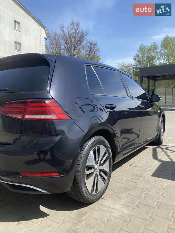 Хэтчбек Volkswagen e-Golf 2018 в Киеве