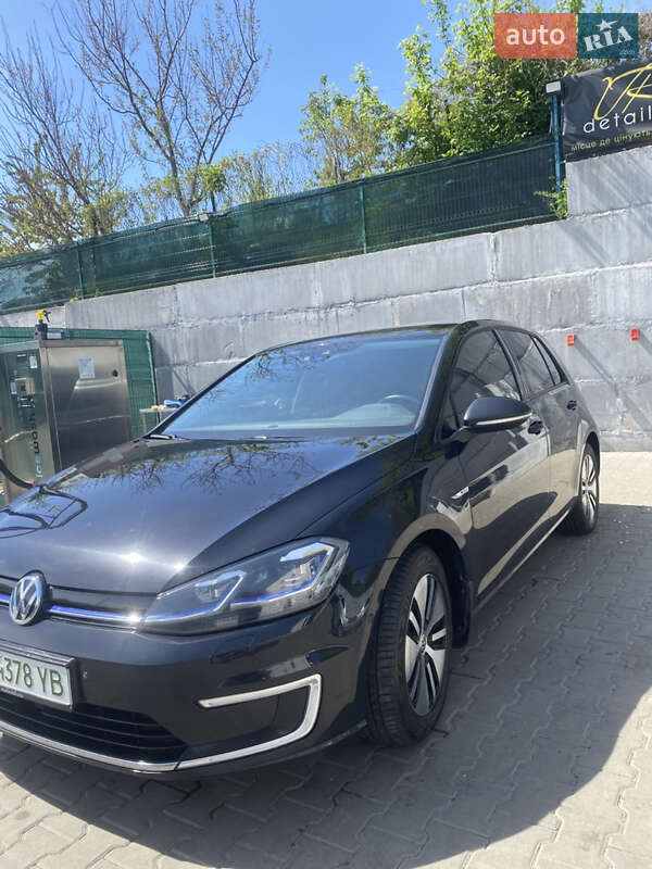 Хэтчбек Volkswagen e-Golf 2018 в Киеве