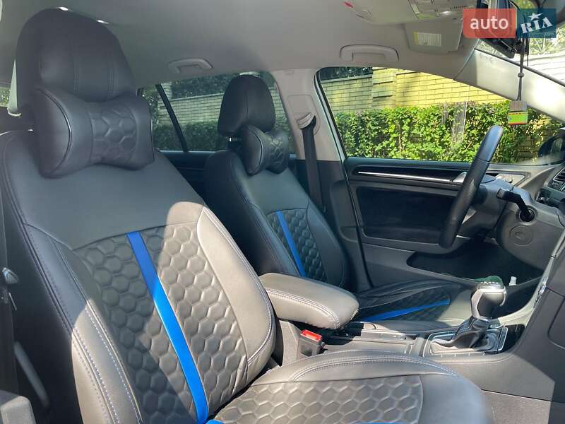 Хетчбек Volkswagen e-Golf 2017 в Києві