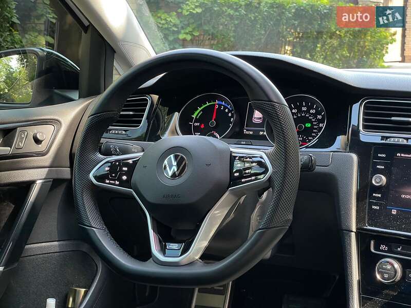 Хетчбек Volkswagen e-Golf 2017 в Києві